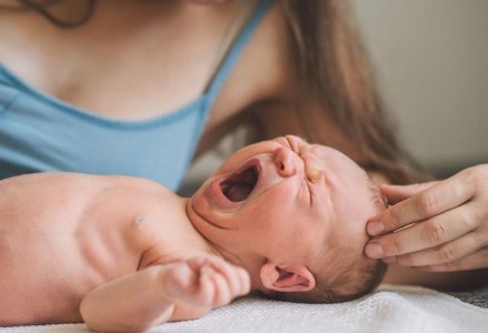 Bebeklerde Koliği Önlemek İçin Emzirirken Kaçınılması Gereken Gıdalar