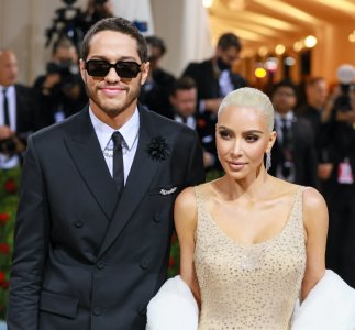 Kim Kardashian ve Pete Davidson.jpg