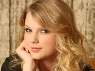 $-ly-taylor-taylor-swift-27035623-1600-1200.webp