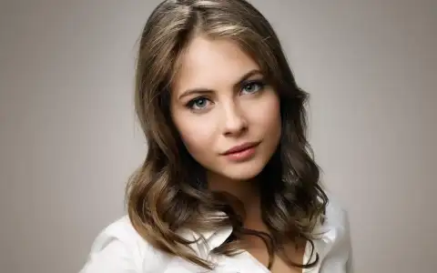 $willa-holland-7.webp
