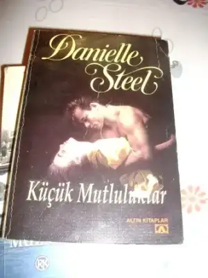 $danielle steel k&#252;&#231;&#252;k mutluluklar.jpg