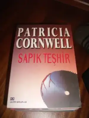 $patricia cornwell sap&#305;k te&#351;hir.jpg