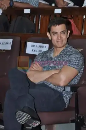 $hpse_normal__1239093127_Aamir Khan at Kem Hospital in Mumbai on 27th Jan 2013 (25).webp