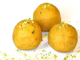 $besan-ke-ladoo.webp
