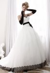 $135840-black-amp-white-bridal-dresses-2[1].jpg