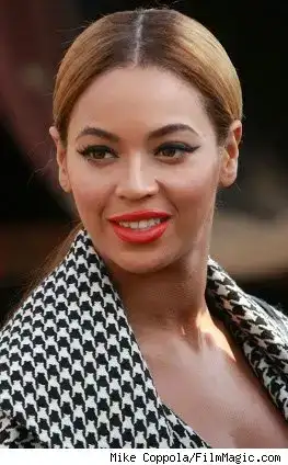 $beyonce-cat-eyes.webp