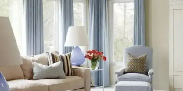 $Living-Room-Design-With-Blue-Drapes-600x300.webp
