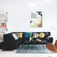 $siyah-koltuk-ve-renkli-yastÃ½klart-200x200.webp