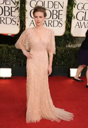 $Scarlett_Johanson_ElieSaab.webp