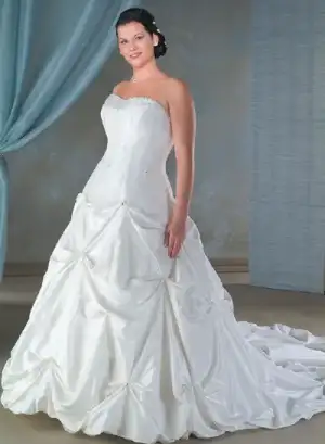 $buyuk_beden_straplez_gelinlik_modelleri_2015 (5).webp
