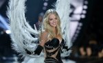 lindsay-ellingson-2012-victoria-s-secret-fashion-show-inside-01.jpg