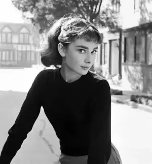 audrey-hepburn-mark-shaw-3.webp