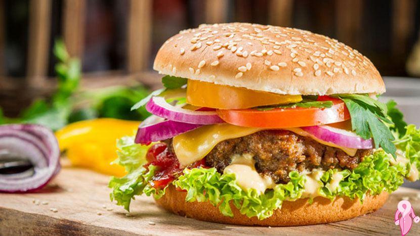 Diyetteyken hamburger yemek isteyenler dikkat!